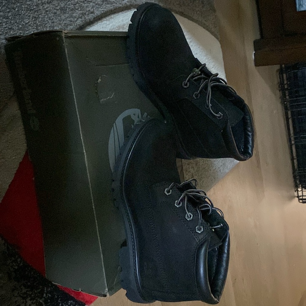 7.5 women Tim’s waterproof black unbuckle